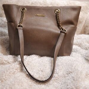 👜 Calvin Klein Medium Chain Strap Tote – EUC